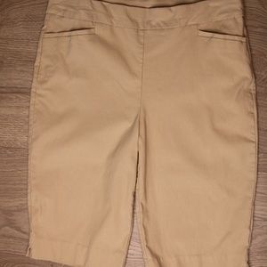 Chico's Tan Pull on short
